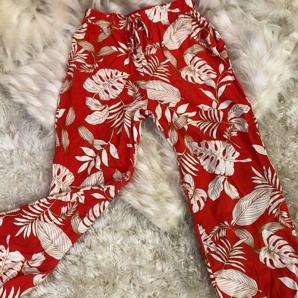 Floral Capris! - Picture 1 of 4